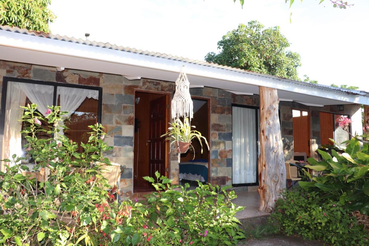 Hostal Avareipua Hanga Roa Exterior photo